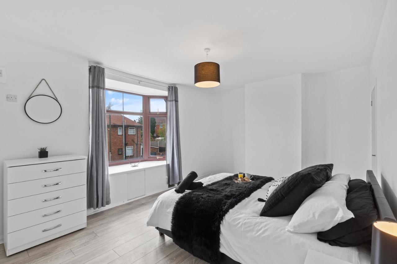 Nuneaton - Ideal 3 Bedroom, Wi-Fi Parking, Sleeps 6 - Jrr Stays 외부 사진