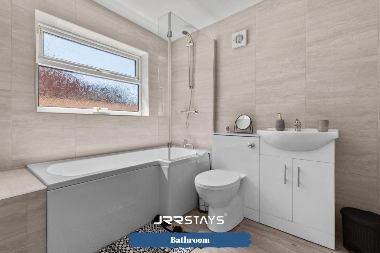 Nuneaton - Ideal 3 Bedroom, Wi-Fi Parking, Sleeps 6 - Jrr Stays 외부 사진