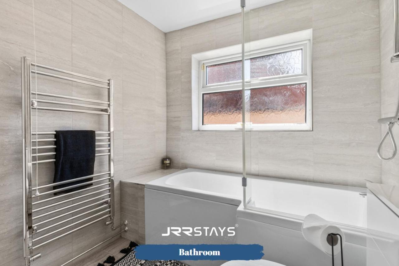 Nuneaton - Ideal 3 Bedroom, Wi-Fi Parking, Sleeps 6 - Jrr Stays 외부 사진