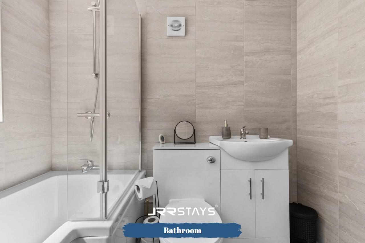 Nuneaton - Ideal 3 Bedroom, Wi-Fi Parking, Sleeps 6 - Jrr Stays 외부 사진