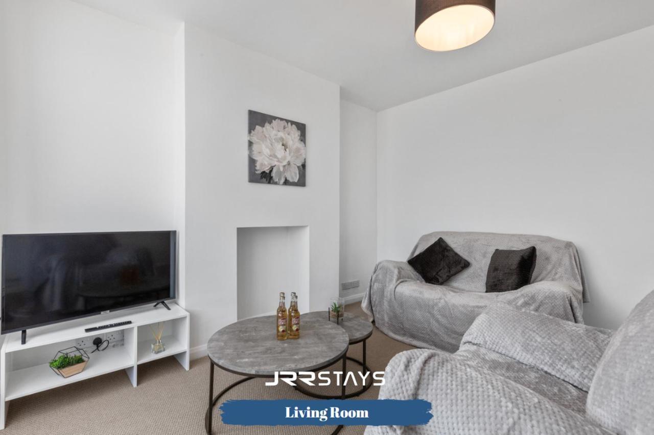 Nuneaton - Ideal 3 Bedroom, Wi-Fi Parking, Sleeps 6 - Jrr Stays 외부 사진